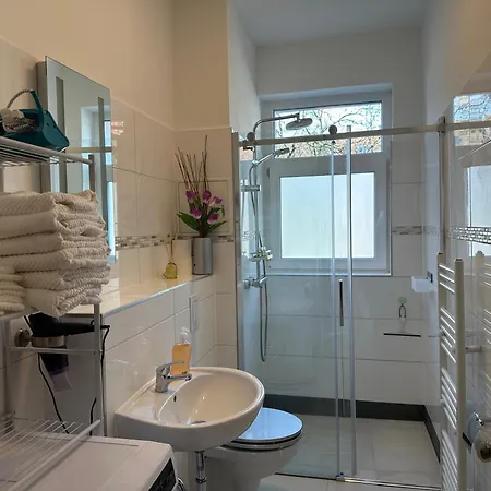 3 Center East Lejlighed